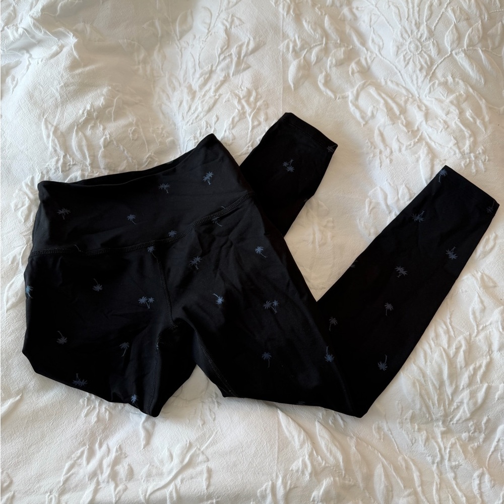 NWOT Beyond Yoga Leggings in Palm Tree Print